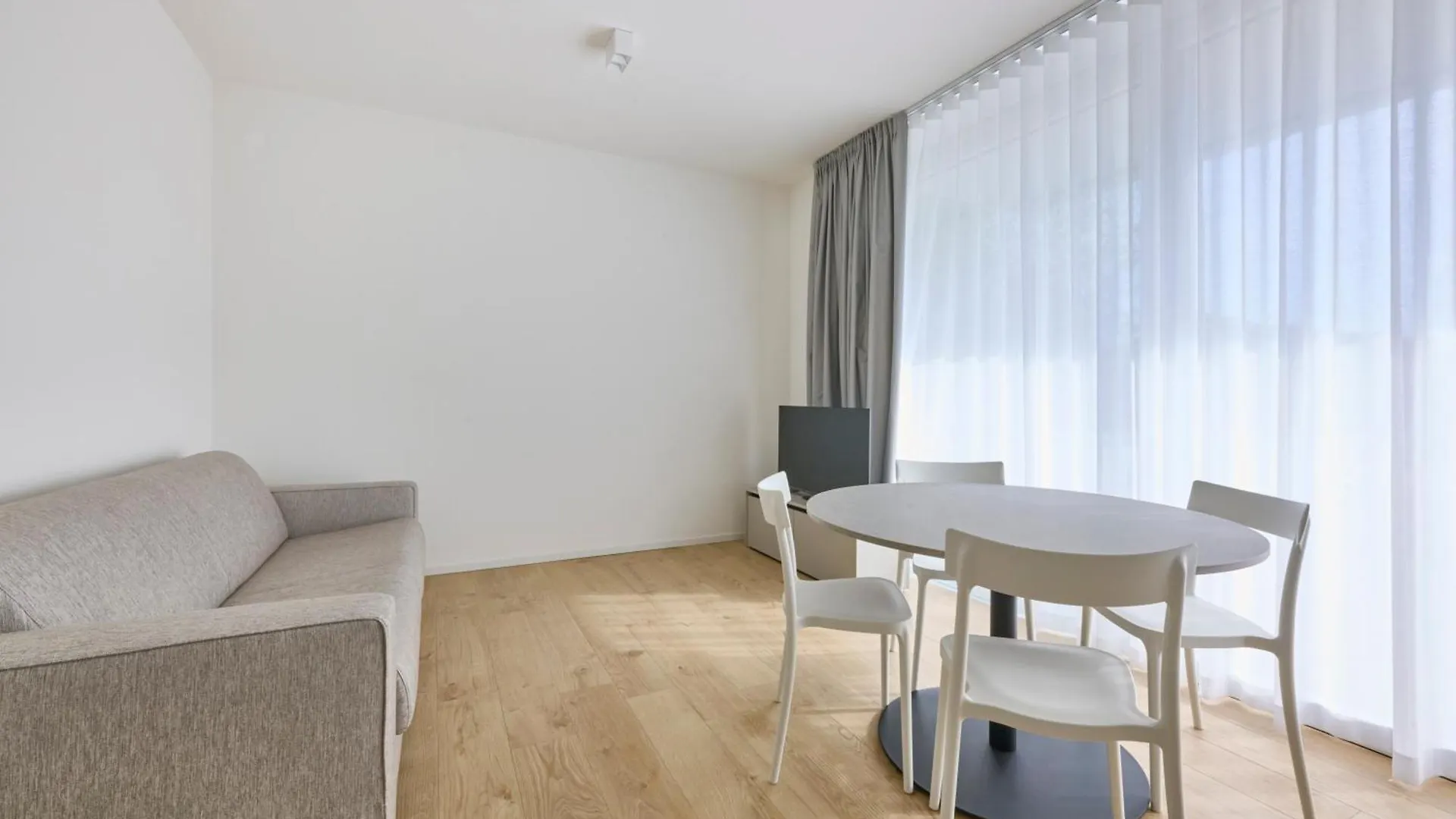 Venice Beach Apartments ليدو دي يسولو