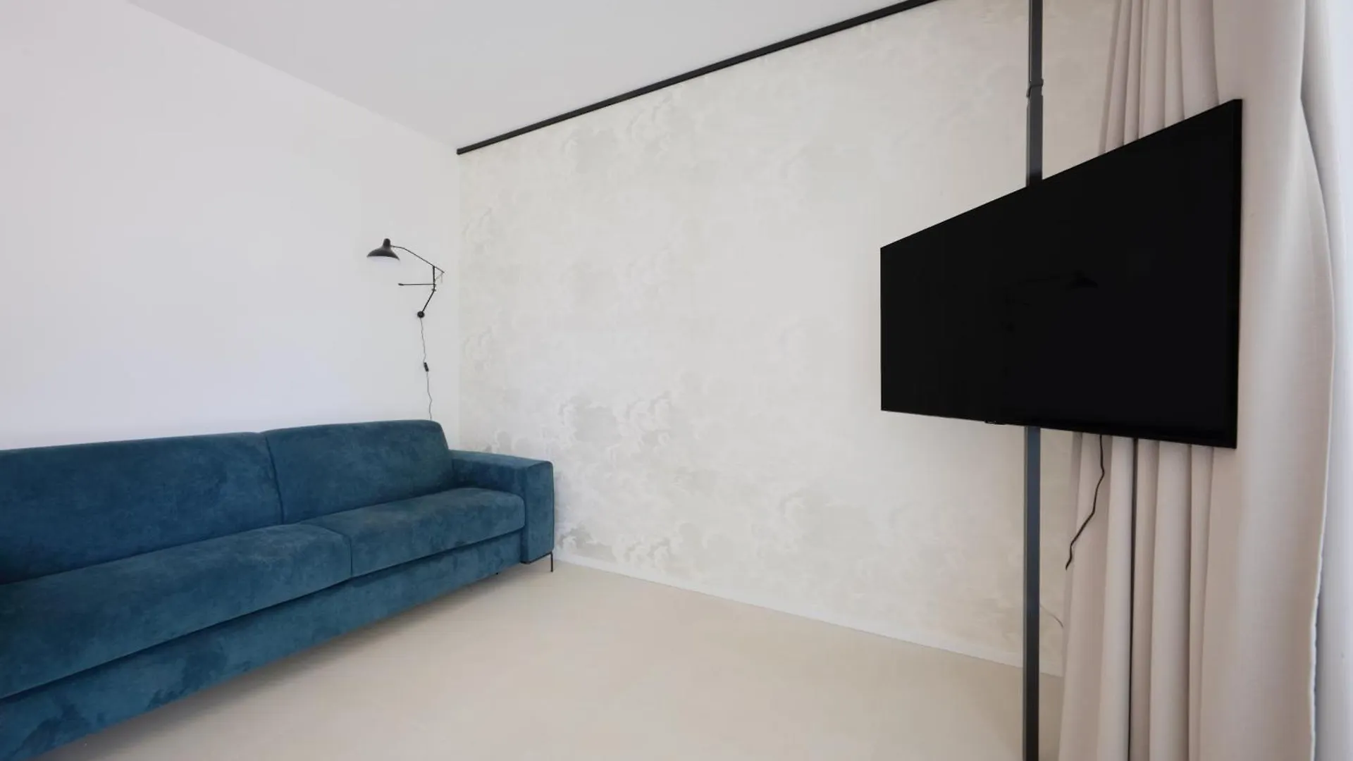 Venice Beach Apartments ليدو دي يسولو 0*,