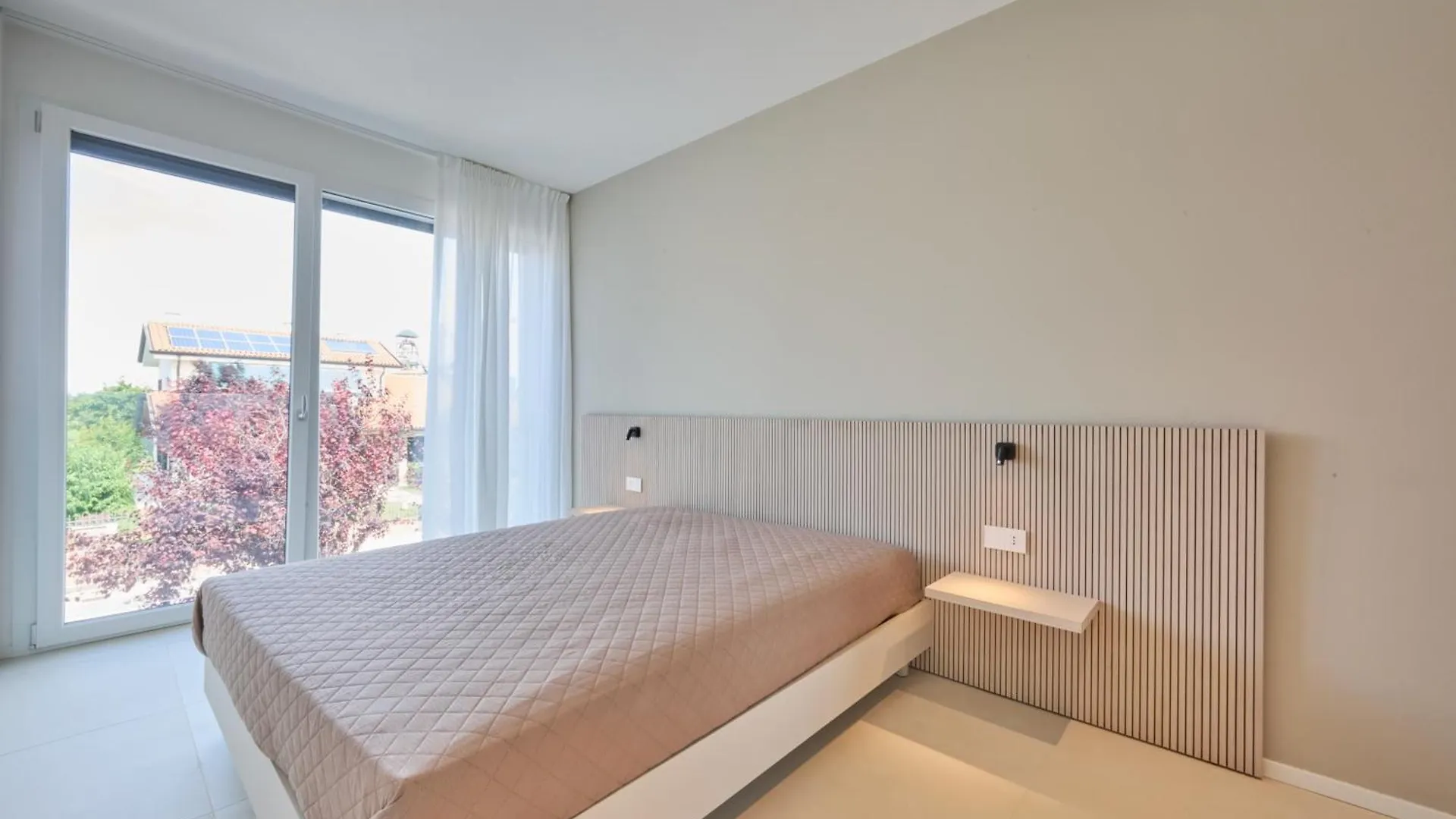 Venice Beach Apartments ليدو دي يسولو
