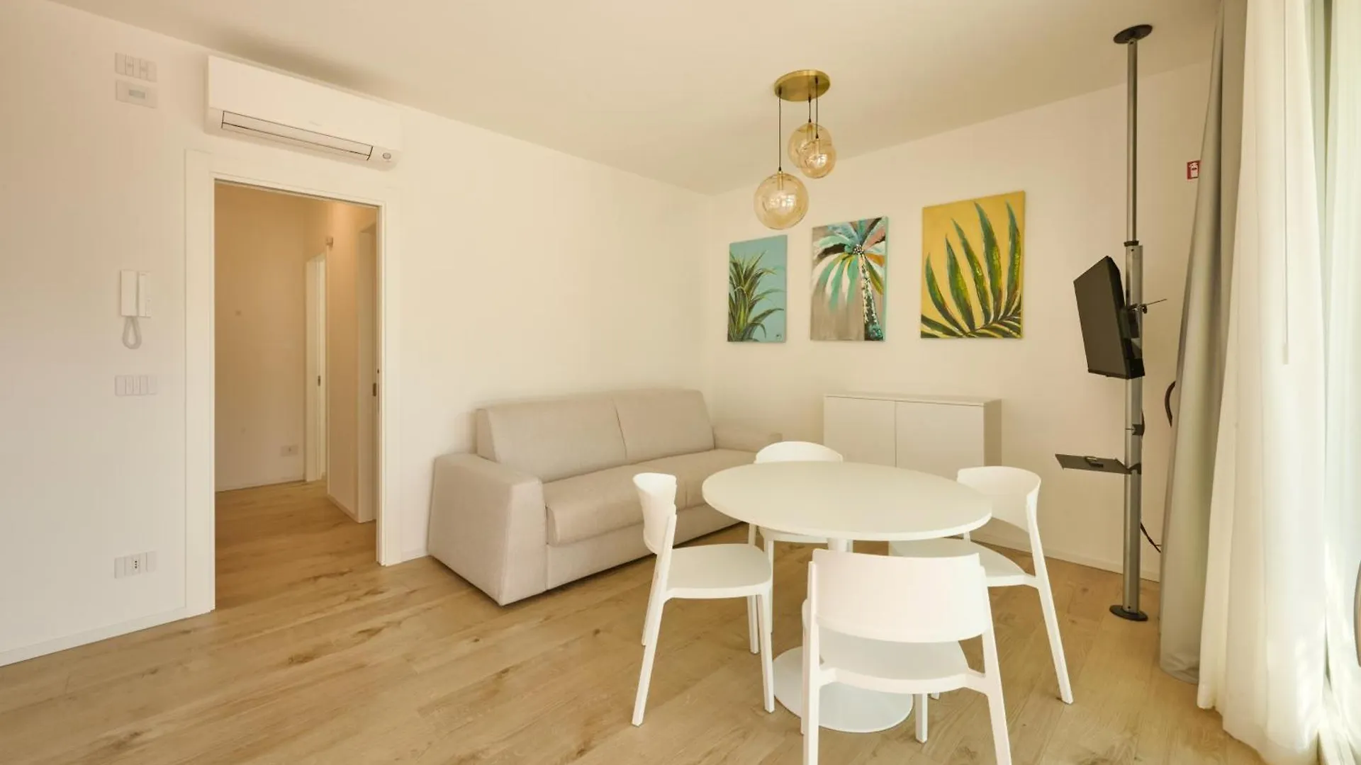 Venice Beach Apartments ليدو دي يسولو