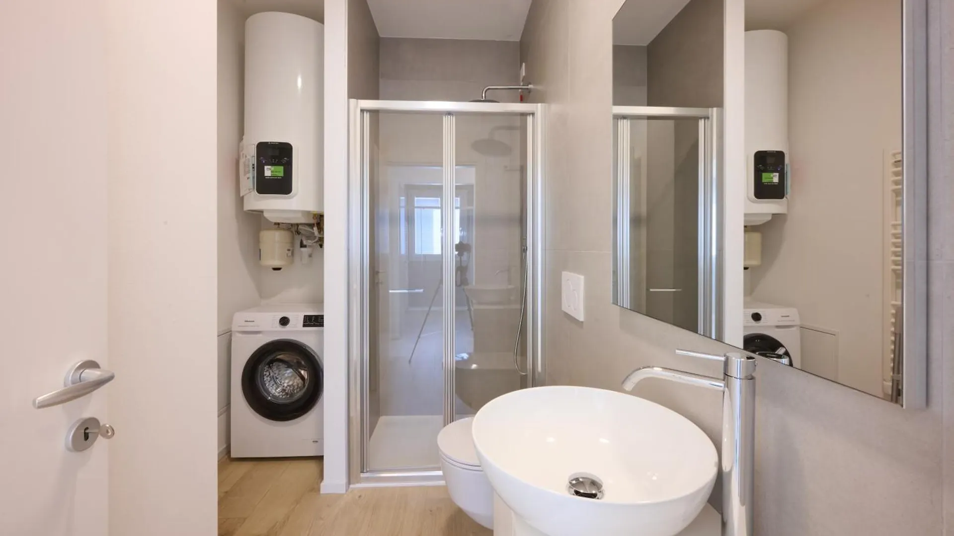 Venice Beach Apartments ليدو دي يسولو