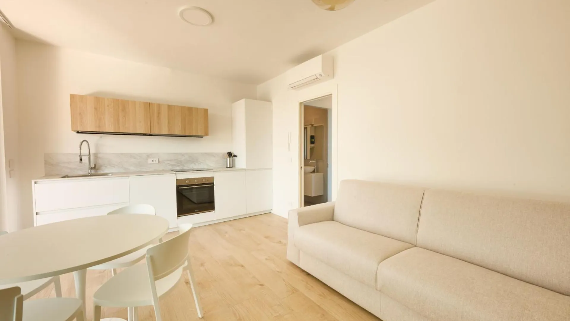 Venice Beach Apartments ليدو دي يسولو إيطاليا