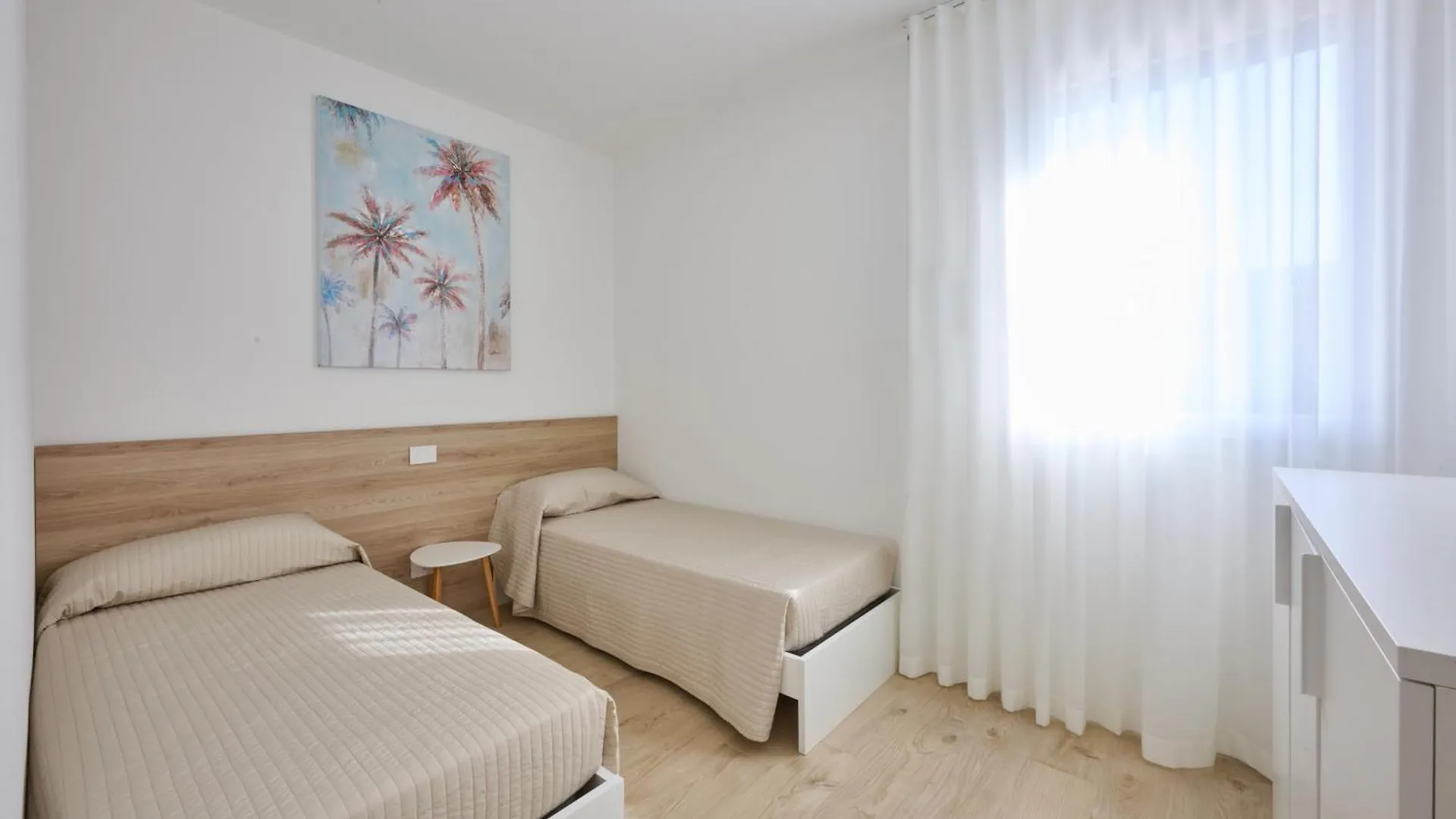 Venice Beach Apartments ليدو دي يسولو